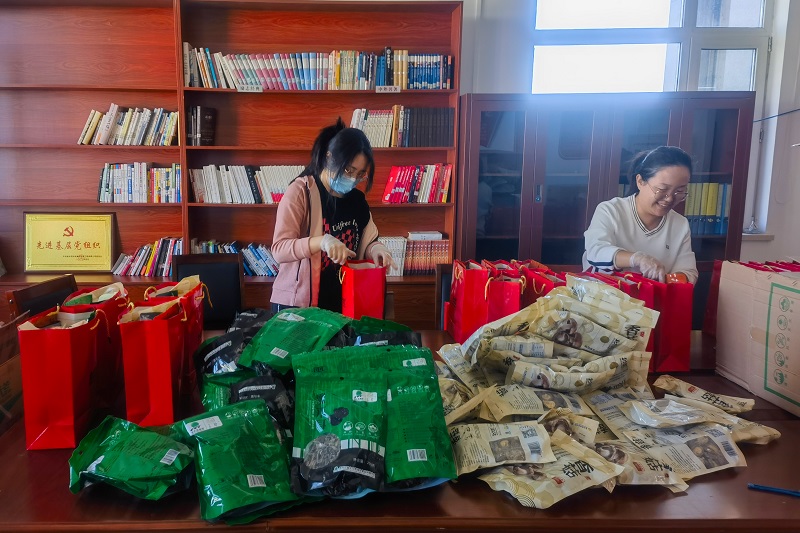情暖中秋 歡度國(guó)慶——沖填公司為職工發(fā)放“雙節(jié)”暖心福利